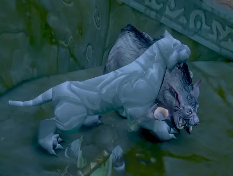 Eine weiße Katzenstatue in den Grabhügeln des Stormrage, wo das Relikt des stillen Schattens liegt